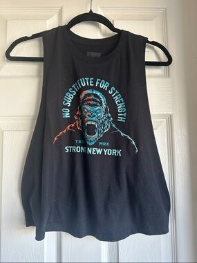 Strong New York Muscle Crop Top